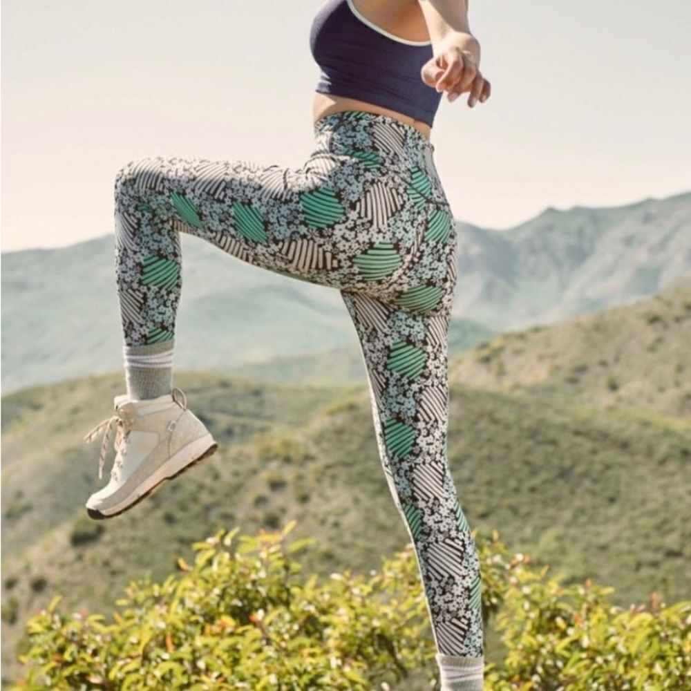NWT FP Movement Printed Lose Control
Wrap Legging / Daisy Check size XS
NWT - Picture 3 of 12